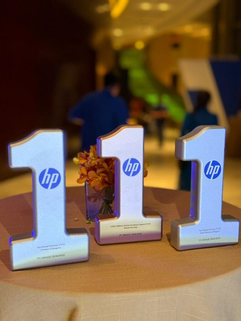 left to right🏆 Top Retail Partner FY25 – Printer Category (Whole Malaysia),🏆 US$5 Million Dollar Achiever Award FY25 – Retail Partner,🏆 Top Retail Partner FY25 – East Malaysia Region